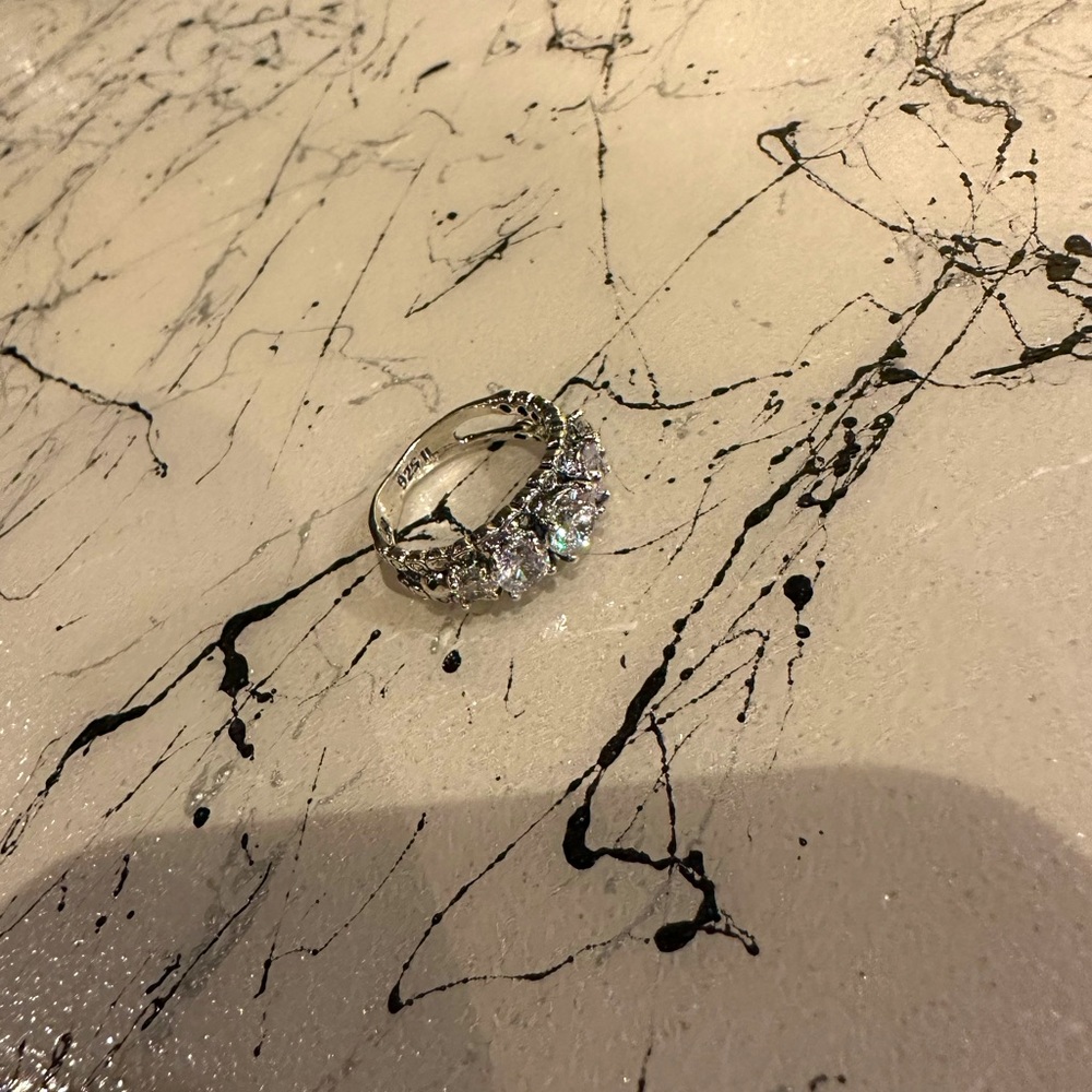 Silver ring - Picture 1 of 4